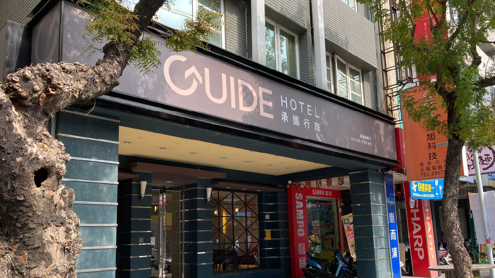 承攜行旅高雄新崛江位於新崛江商圈，交通便利、生活機能佳，無論是洽公商旅或是旅遊規劃，都能快速抵達目的地。
房內採日式設計，輕淺色的簡約風格、超乎想像的大空間，提供旅客愜意舒適的住宿環境。

旅宿代碼：高雄市旅館561號