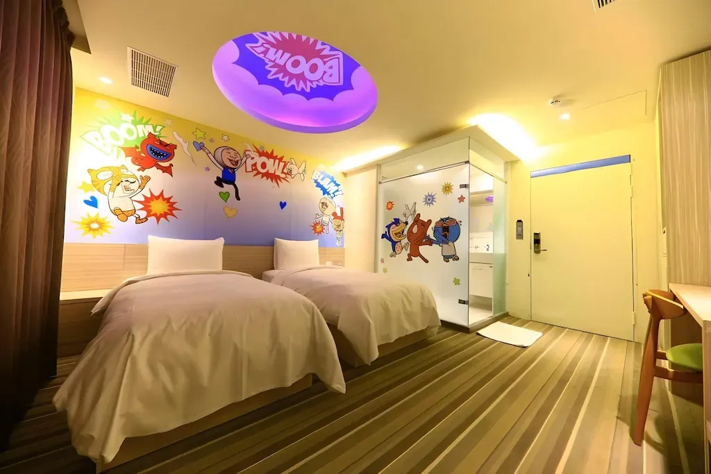 入住位於台中熱鬧的逢甲的Whoops Hotel。著名的逢甲夜市僅需步行10分鐘即可到達，可以享受當地美食和文化體驗。Whoops Hotel提供寬敞的客房，配有設備齊全的浴室。在台中的Whoops Hotel享受24小時入住、客房服務和知識豐富的禮賓服務。設備齊全的客房提供免費Wi-Fi、空調、冰箱、舒爽的淋浴和洗浴用品。您可以選擇城市景觀或街景房。沉浸在熱鬧的逢甲地區及其著名的夜市中。Whoops Hotel確保每位旅客都能擁有難忘的住宿體驗。